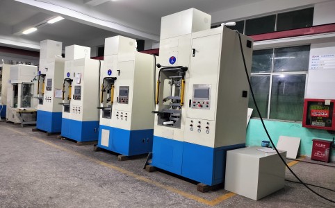 磁芯粉末伺服成型機在新能源、儲能、光伏中的應(yīng)用